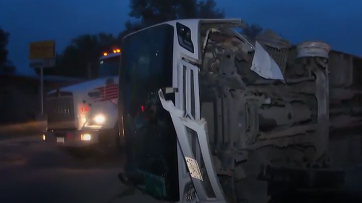 Volcadura de camión de personal deja 8 personas lesionadas en Escobedo