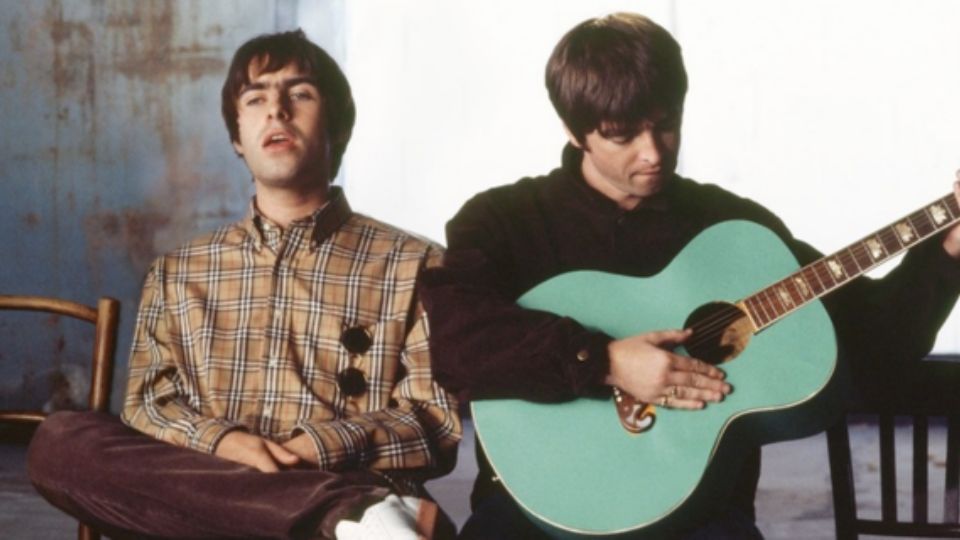 Liam y Noel Gallagher en la grabación de 'Wonderwall' | Facebook / Oasis