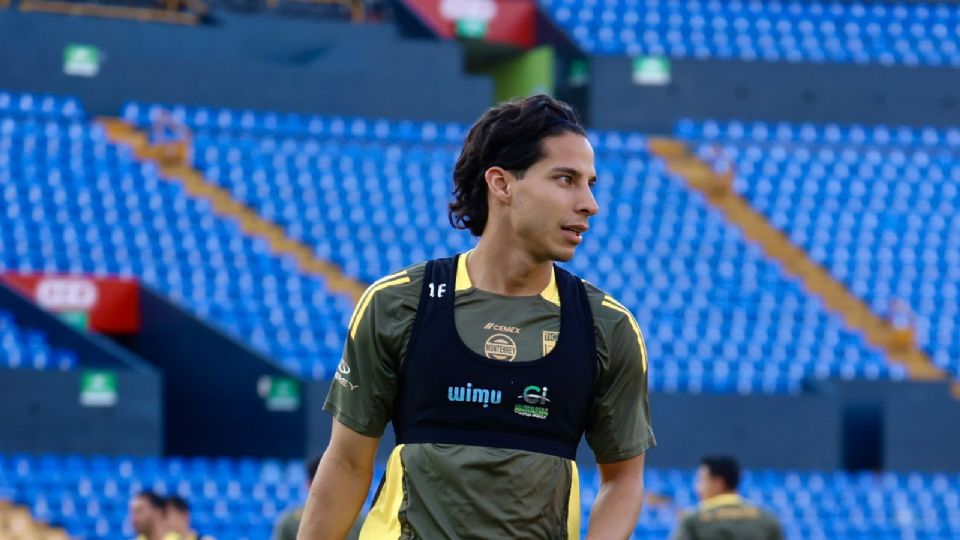 Diego Lainez durante un entrenamiento con Tigres en el Estadio Universitario