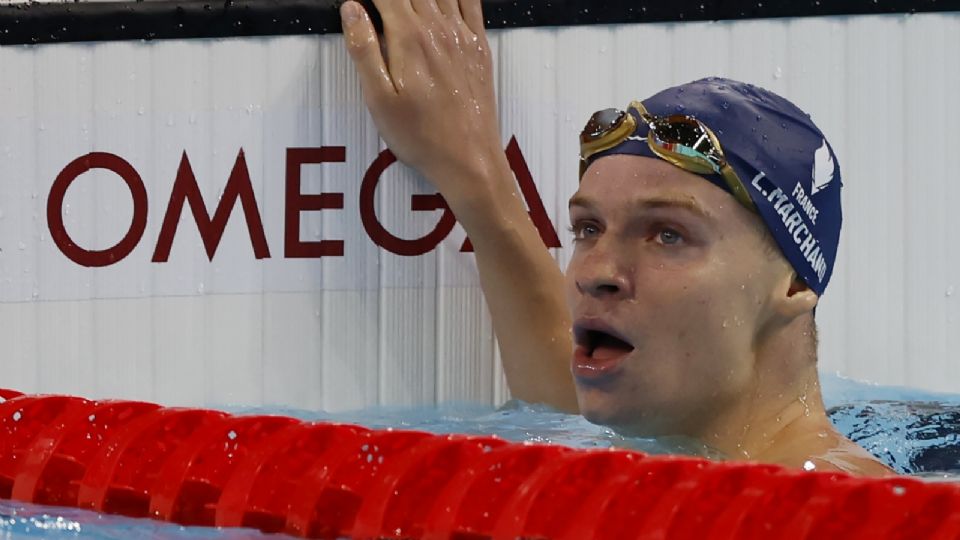 Léon Marchand, a pesar de su gran desempeño, no pudo evitar que su equipo se quedara fuera del podio en la prueba de relevo combinado mixto.