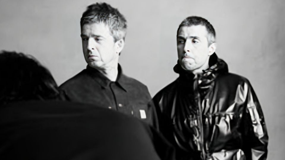 Liam (der.) y Noel Gallagher, líderes de Oasis