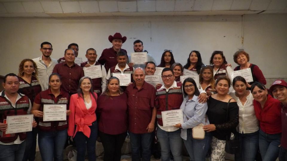 Militantes de Morena en asamblea informativa.