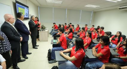 Rector da la bienvenida a más de 220 mil alumnos de la UANL en su regreso a clases