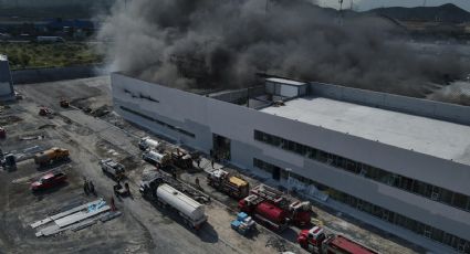 Incendio en bodega de una fábrica en Santa Catarina provoca el desalojo de 300 empleados