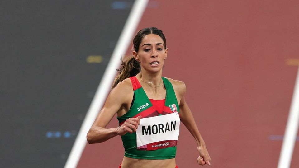 Paola Morán califica a semifinales en 400 metros planos.