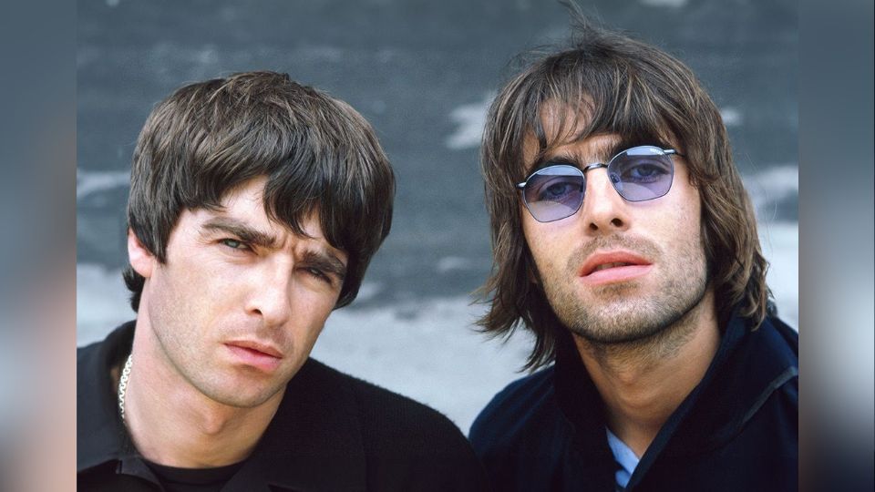 Noel y Liam Gallagher, líderes de la disuelta banda Oasis | Facebook / Oasis