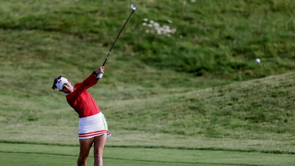 María Fassi y Gaby López se alejan de las medallas en golf.