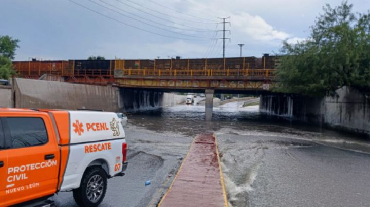 Lluvia provoca cierre en Fidel Velázquez; tráfico se extiende hasta avenida Lincoln