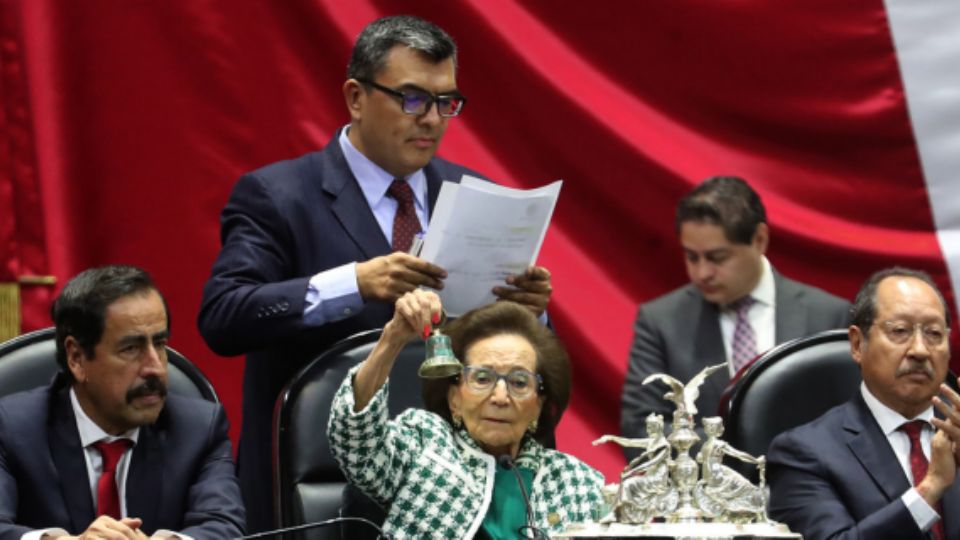 Presidenta del Congreso, Ifigenia Martínez, durante una sesión este domingo en Ciudad de México.