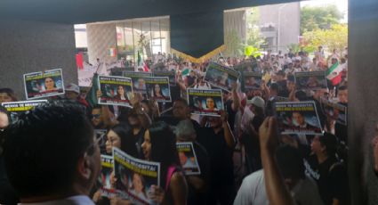 Trabajadores del Poder Judicial protestan frente al Congreso local