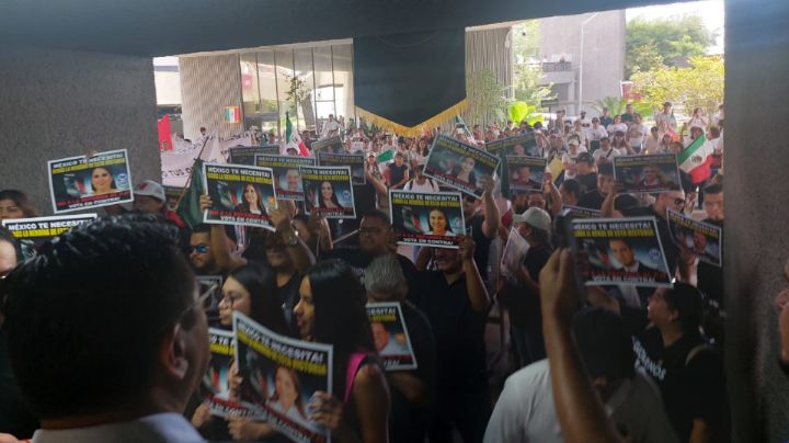 Trabajadores del Poder Judicial protestan frente al Congreso local