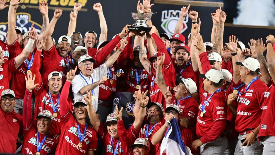 Diablos Rojos levantando la Copa Zaachila