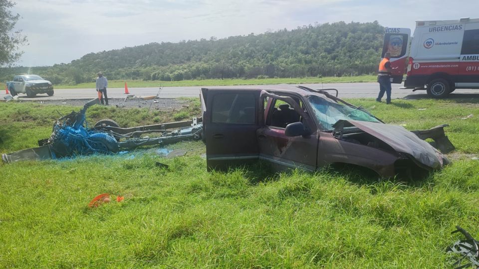 Camioneta volcada en Los Ramones