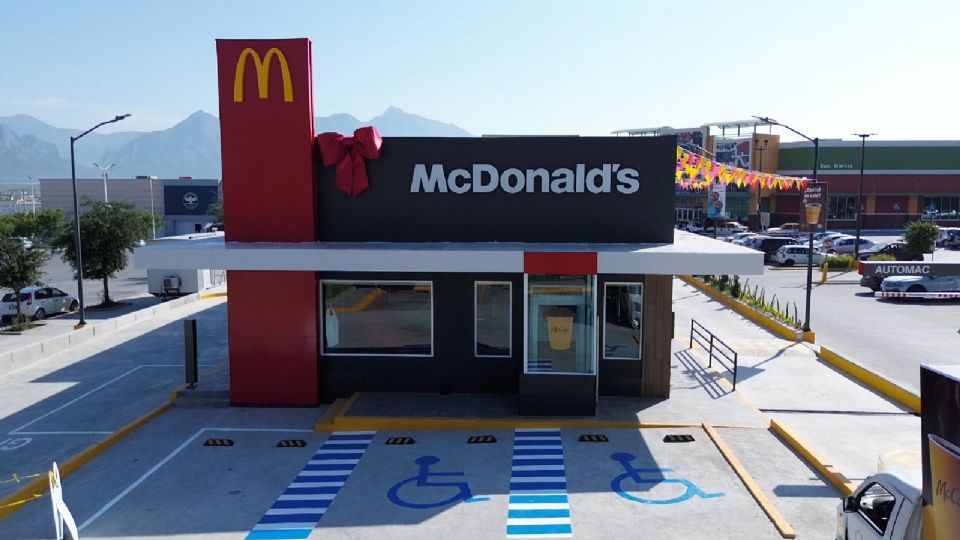 El nuevo McDonald’s en García está equipado con tecnología de punta.