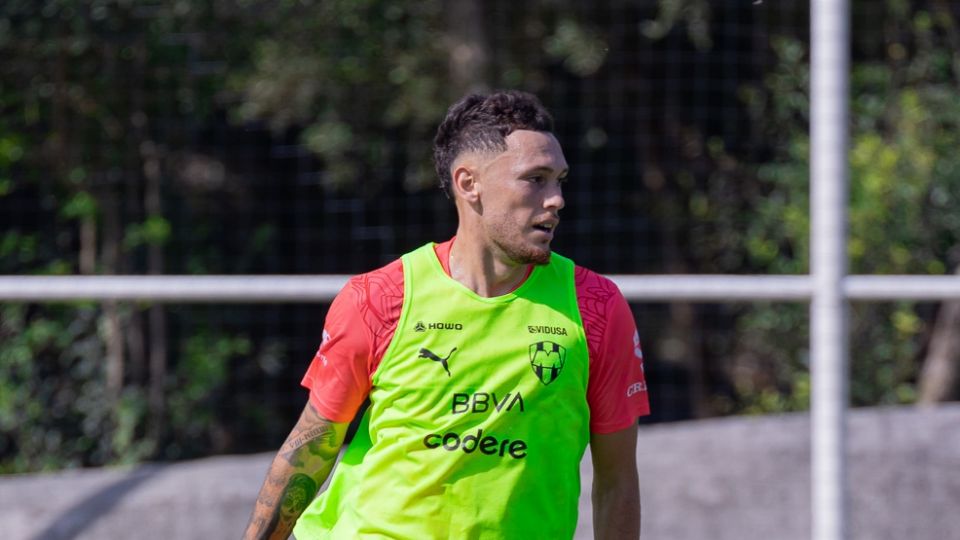 Lucas Ocampos viaja a Torreón con Rayados esperando debutar.