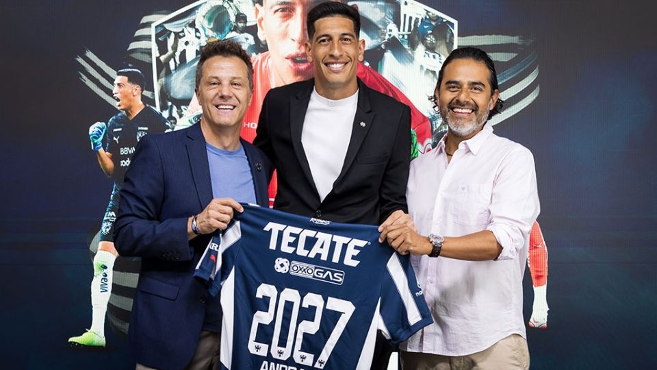 Esteban Andrada renovó hasta 2027.