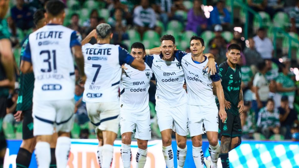 Lucas Ocampos debutó asistiendo en el segundo gol de la victoria de Rayados ante Santos.