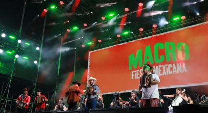 Regios festejan en Grito de Independencia en la Macroplaza