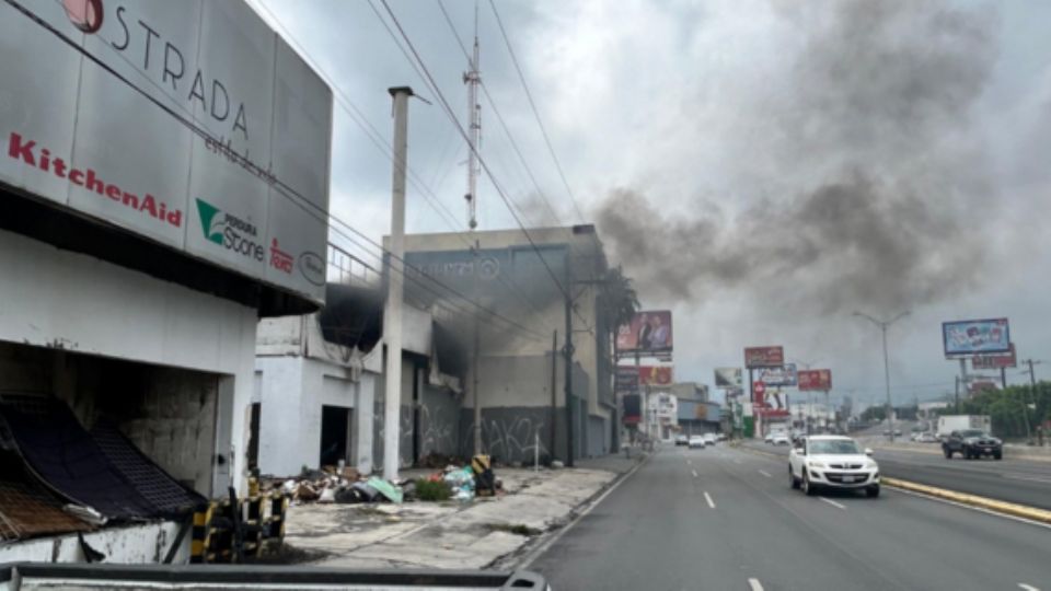 Se incendia inmueble abandonado en la Av. Gonzalitos