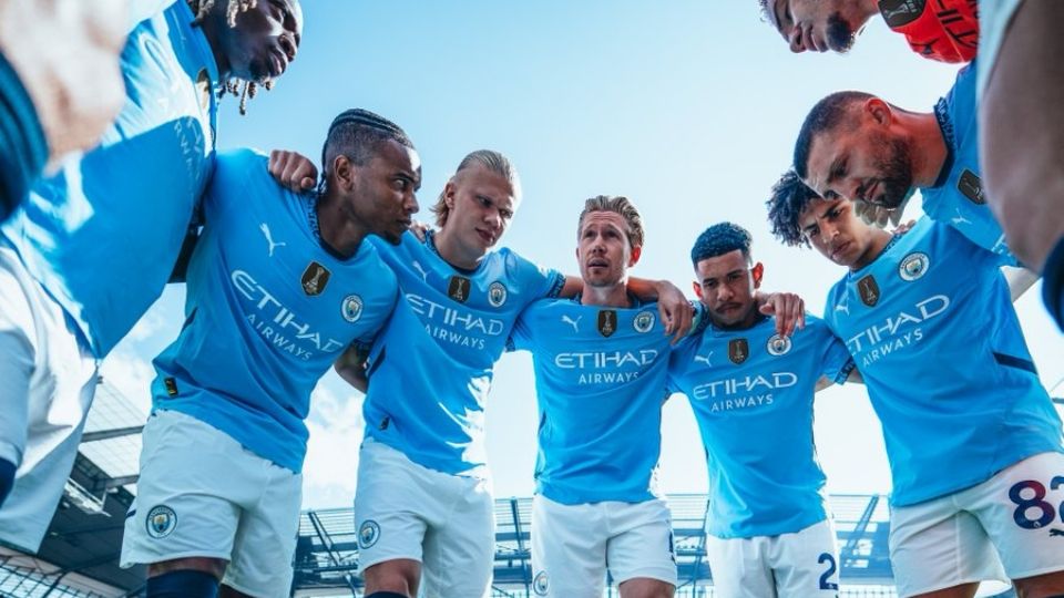 Manchester City enfrenta 115 cargos que podrían costarle la expulsión de la Premier League.