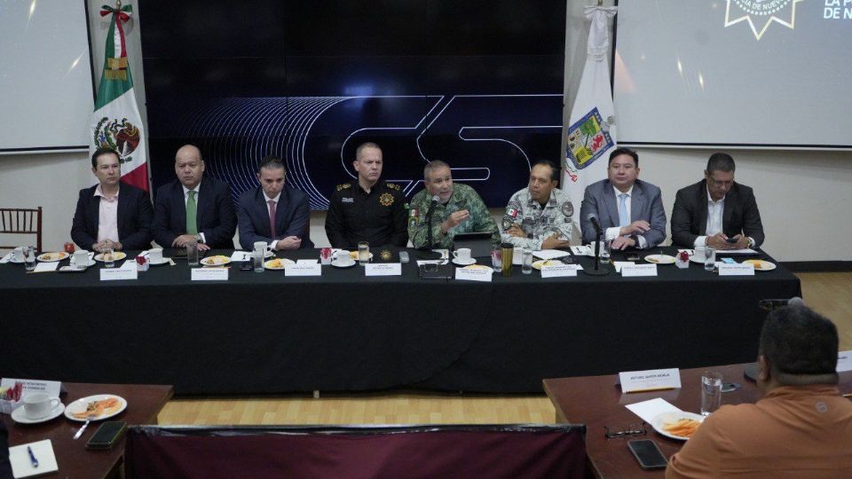 La mesa de construcción de la paz en las instalaciones del C-5.