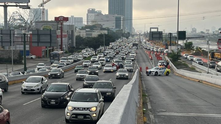 Cierre en túnel de la Loma Larga colapsa el tráfico
