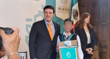 Estado premia con 60 mil pesos y computadoras a estudiantes destacados