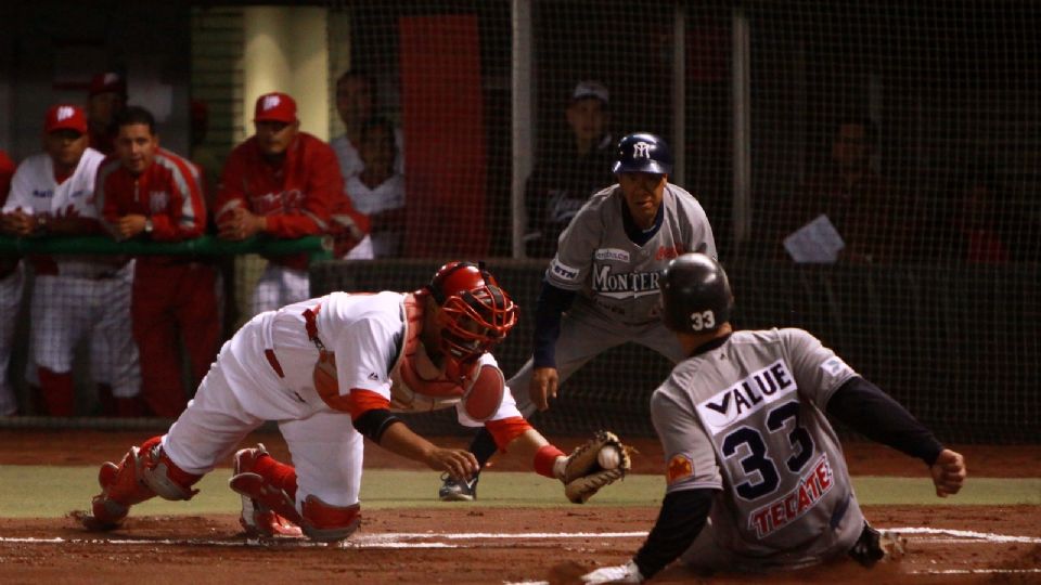 Diablos Rojos y Sultanes se han enfrentado cinco ocasiones en la Serie del Rey.