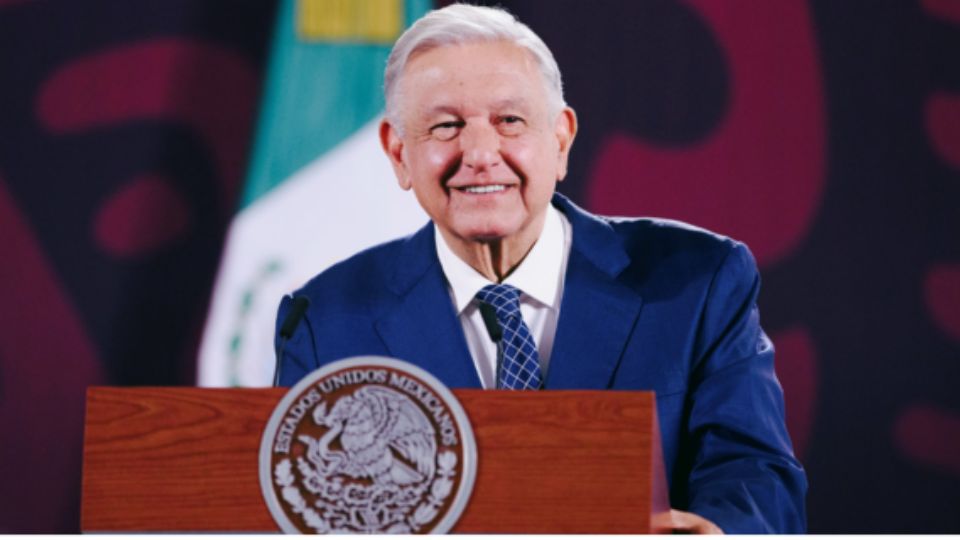 AMLO comenta que Sheinbaum continuará con la política económica.