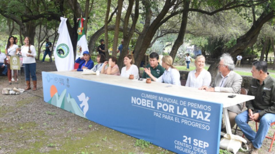 Activistas de talla mundial sostienen encuentro en Higueras, NL.