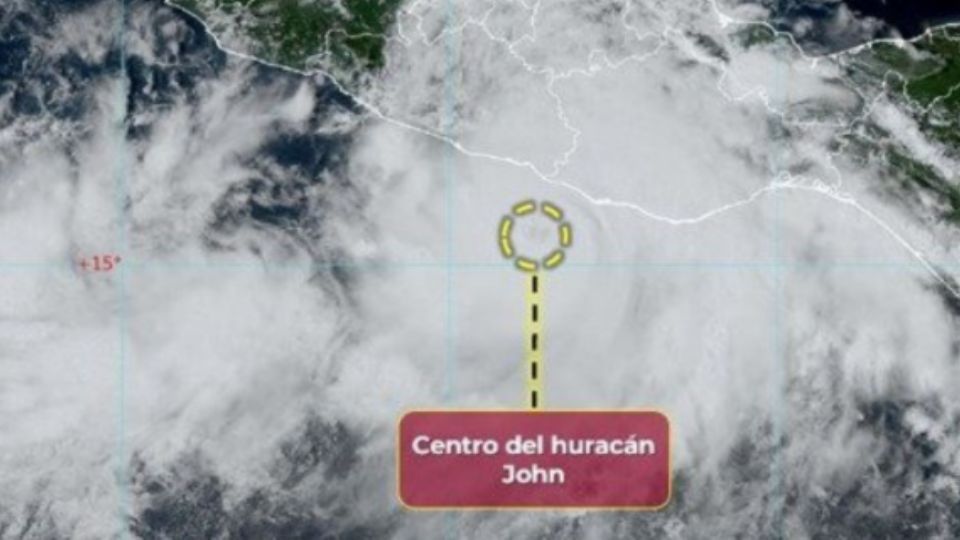 Imagen satelital del huracán John.