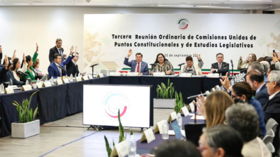 Comisiones Unidas de Puntos Constitucionales y de Estudios Legislativos del Senado de México.