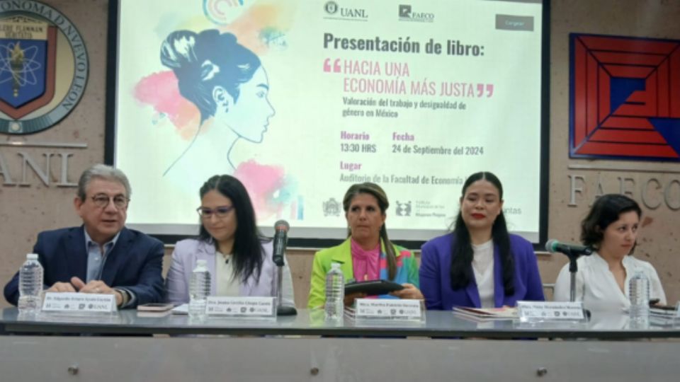 Presentan libro “Hacia una Economía más Justa: Valoración del Trabajo y Desigualdad de Género en México” es la Facultad de Economía de la UANL.
