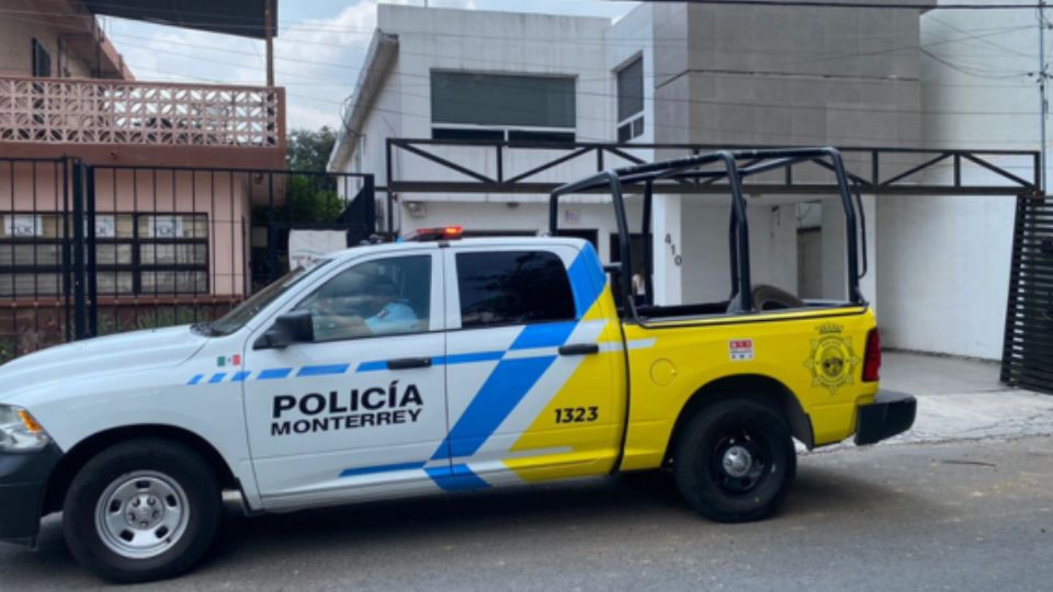 Durante el robo a esta asociación llegó personal de la policía de Monterrey.