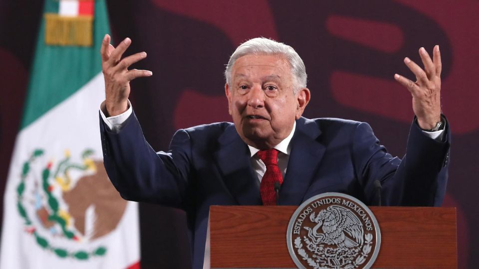 Andrés Manuel López Obrador, participa durante su conferencia de prensa matutina este jueves en Palacio Nacional | EFE/Mario Guzmán