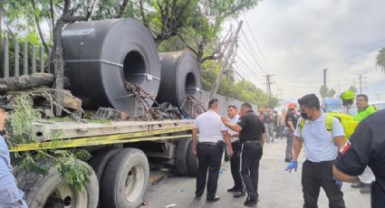 Tráiler atropella y mata a 2 personas que esperaban el camión en avenida Miguel Alemán