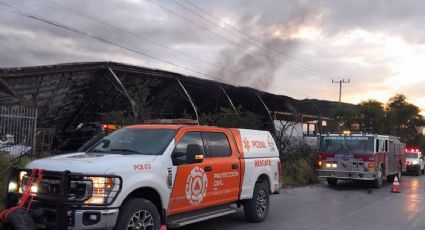 Se quema bodega en Anillo Periférico en Escobedo