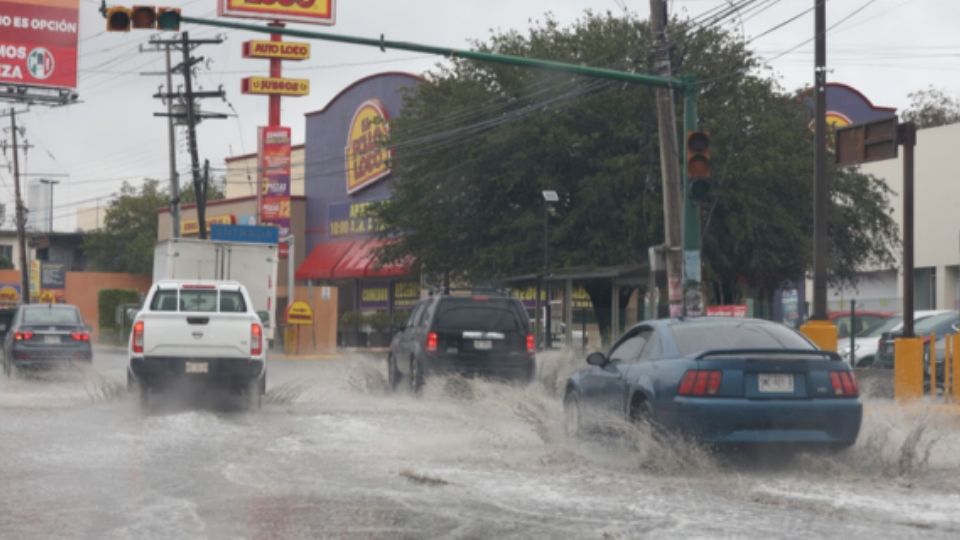 Lluvias provocan encharcamientos en Monterrey