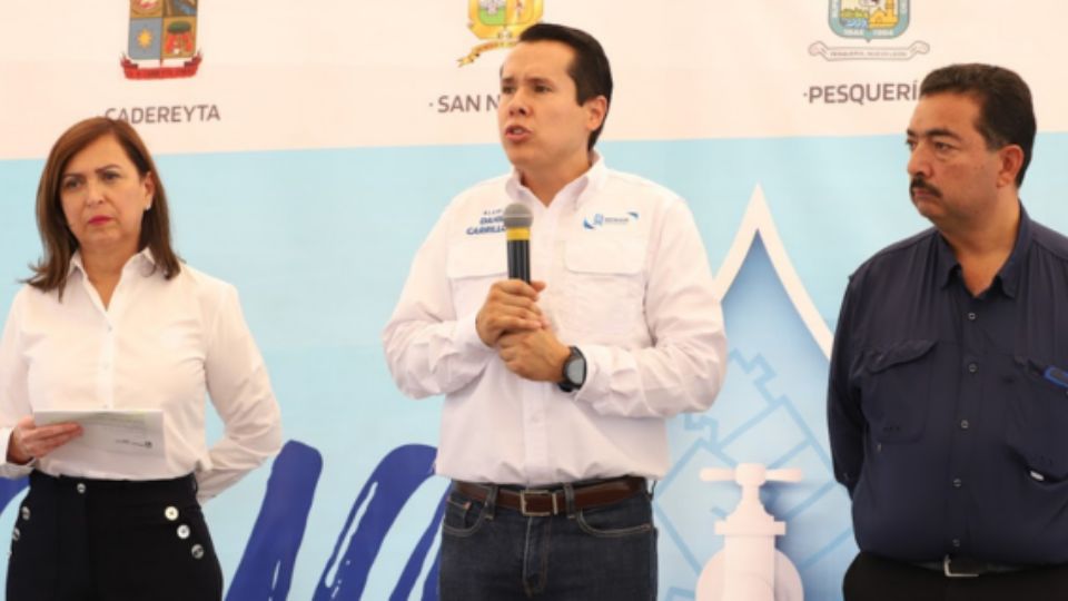 Cristina Díaz (de izq. a der.), Daniel Carrillo y Cosme Leal, alcaldes de Guadalupe, San Nicolás y Cadereyta