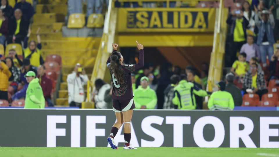 Fátima Servín, jugadora de Rayadas, celebra su anotación frente a Australia con el Tri Femenil en el Mundial