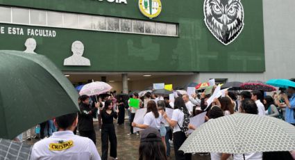 Alumnos de FACDyC de la UANL protestan contra la reforma judicial de AMLO