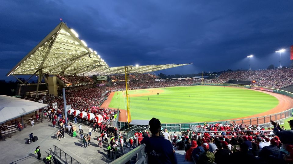 Descubre los precios de los alimentos y bebidas más populares en el estadio de los Diablos Rojos.