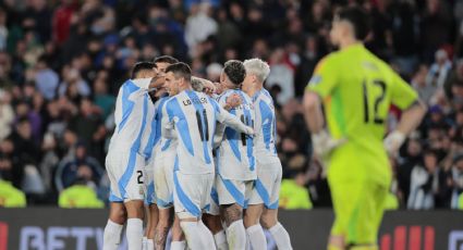 Argentina golea a Chile y se afianza como líder de las Eliminatorias