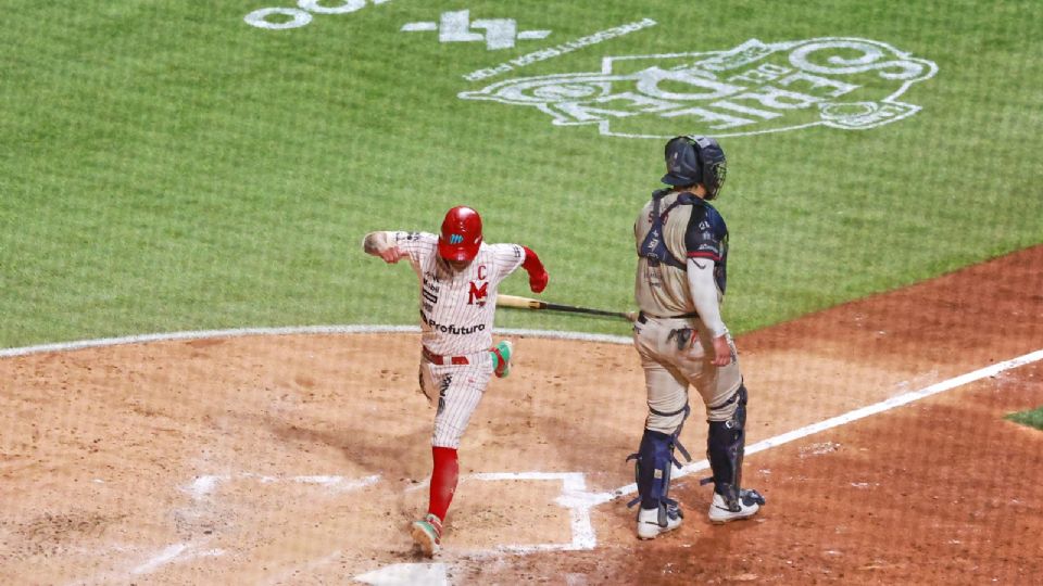 Los Diablos Rojos del México inician con fuerza la Serie del Rey al vencer a los Sultanes de Monterrey por marcador de 14-6.