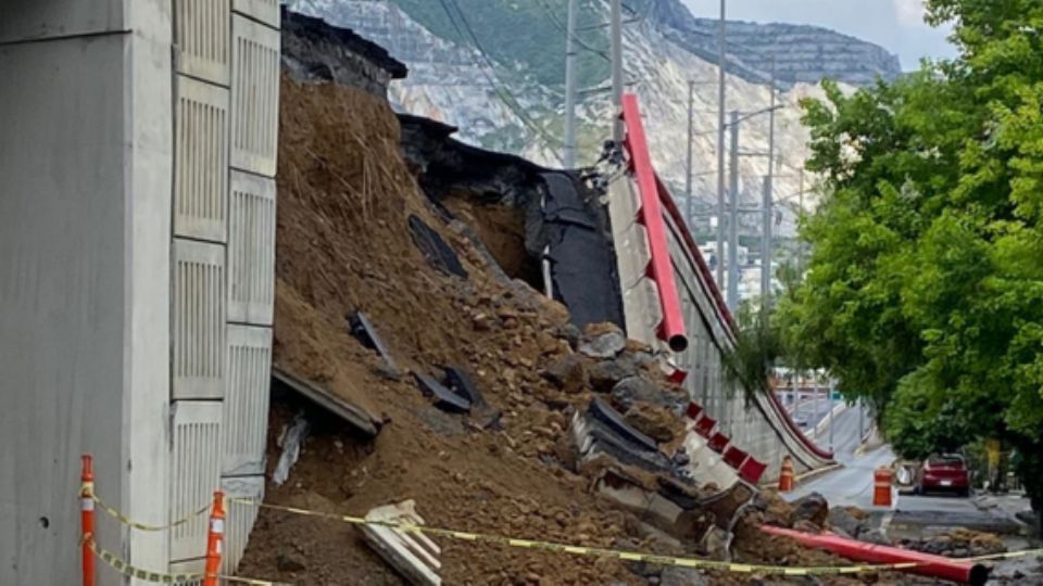 Caída de estructura en puente de Morones Prieto