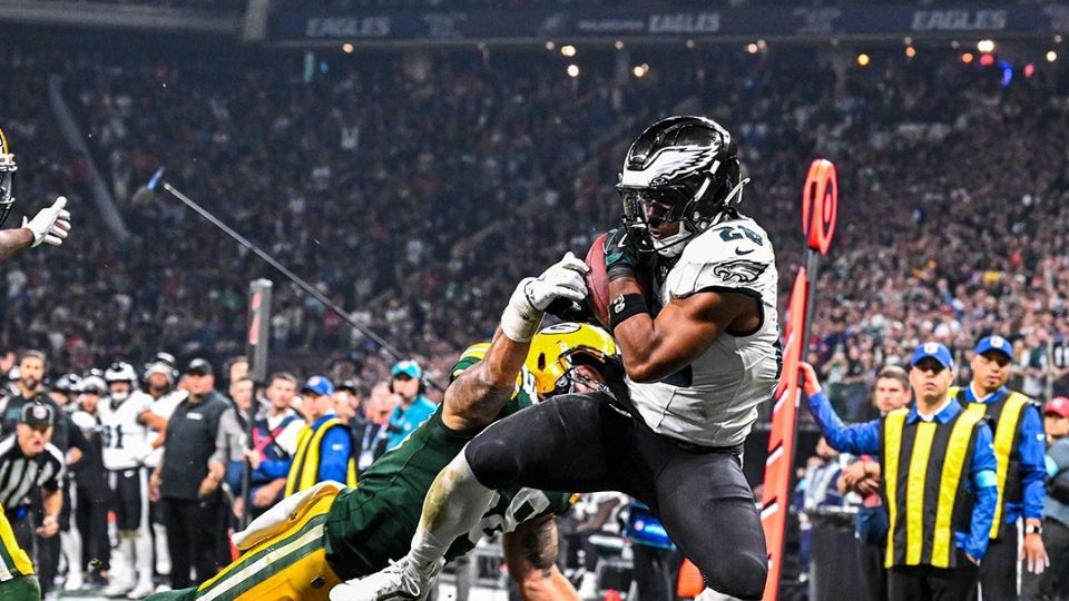 Saquon Barkley guía a los Eagles a la victoria en el primer partido de la NFL en Brasil.