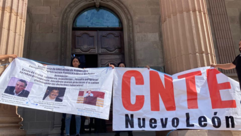 Integrantes del CNTE NL denuncian corrupción en un plantel y desatención de la SEP.