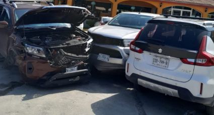 Conductor se desmaya y choca contra 6 autos estacionados en El Merendero Tino, Santiago, NL