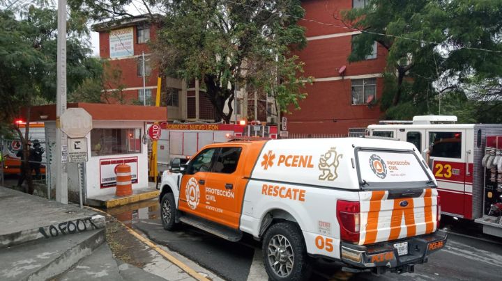 Desalojan a 11 personas y una mascota tras incendio en Condominios Constitución