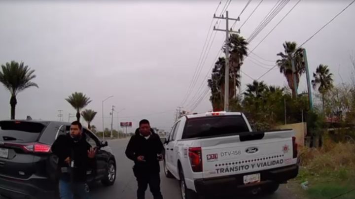 Familia sobrevive a intento de asalto en la carretera a Nuevo Laredo; autoridades les niegan ayuda